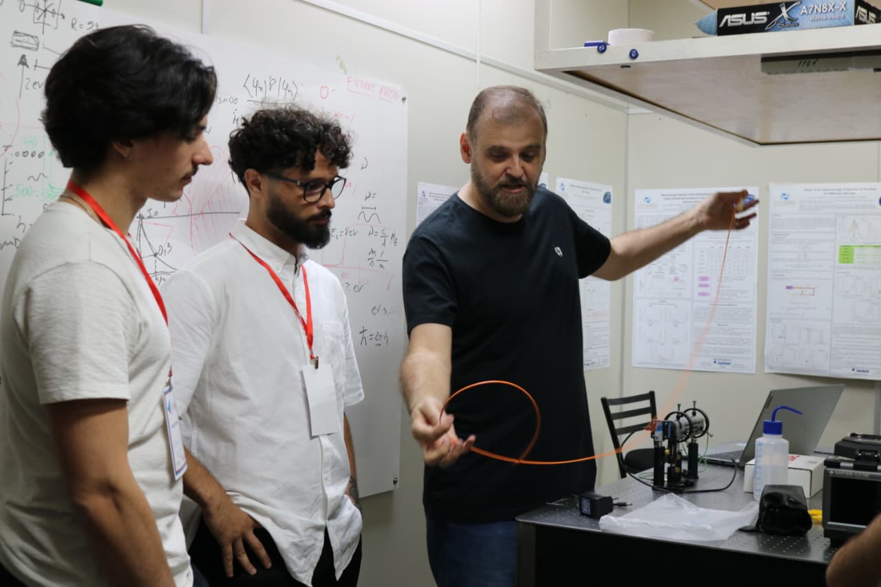 Luz laser aplicada em fibra